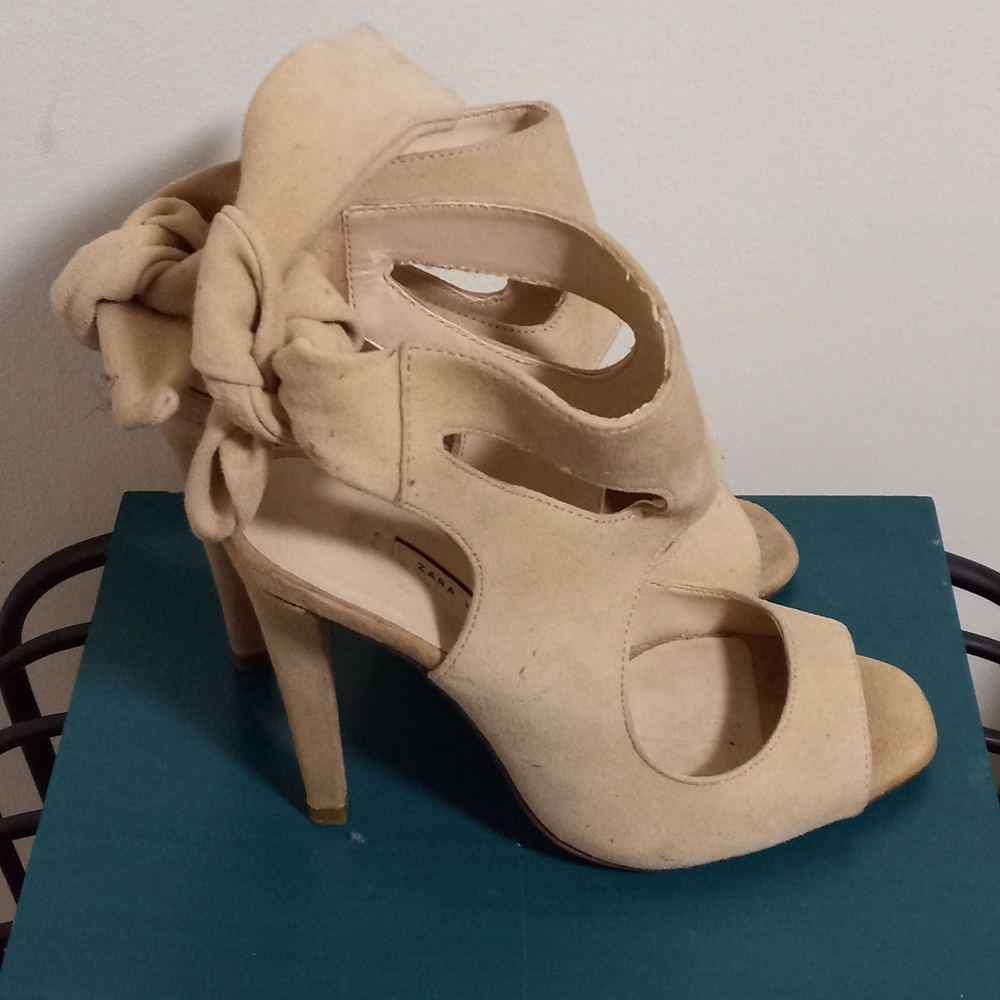 Heeled Sandal with Tie back